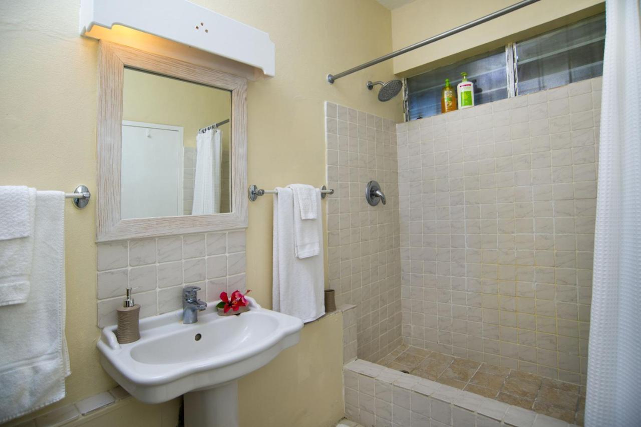 Ground Floor Apartment Located In Hometown, 5 Min Walk To The Beach Saint James Kültér fotó