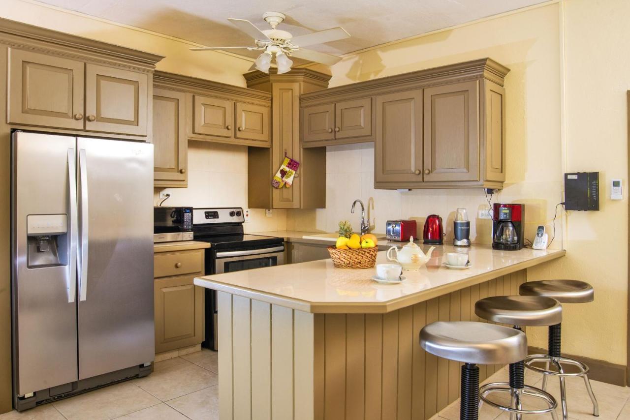 Ground Floor Apartment Located In Hometown, 5 Min Walk To The Beach Saint James Kültér fotó