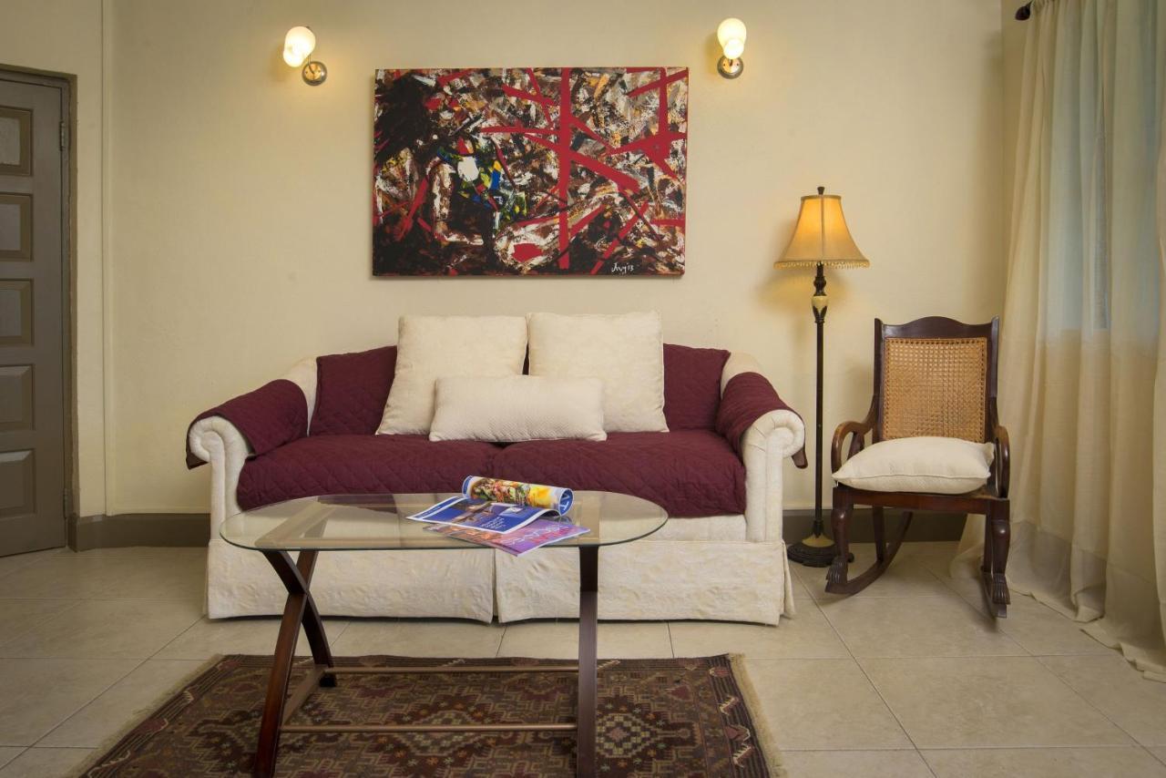 Ground Floor Apartment Located In Hometown, 5 Min Walk To The Beach Saint James Kültér fotó